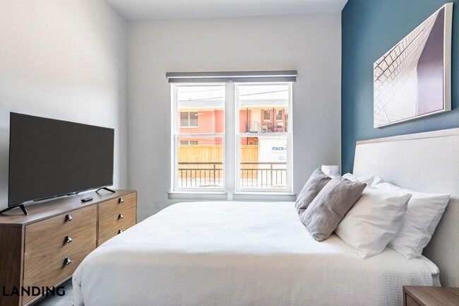 Photo - 3706 Goodwin Ave Unit 142
