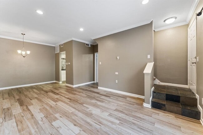 Photo - 811 Threadneedle St Unit 277