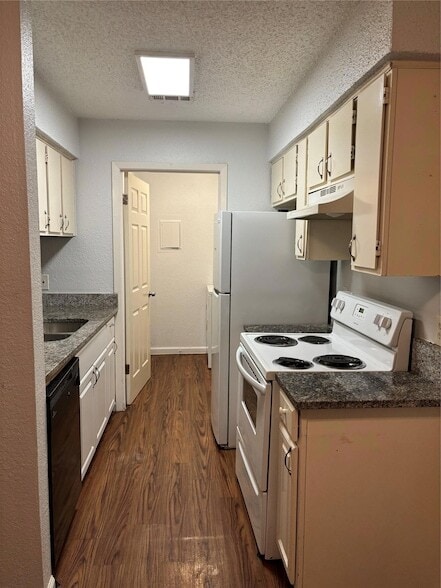 Photo - 1210 Southport Dr Unit B