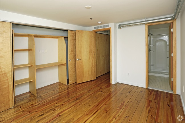 Photo - Amber Crossing