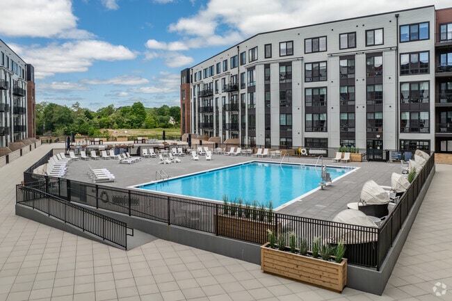 Building Photo - Axis 201