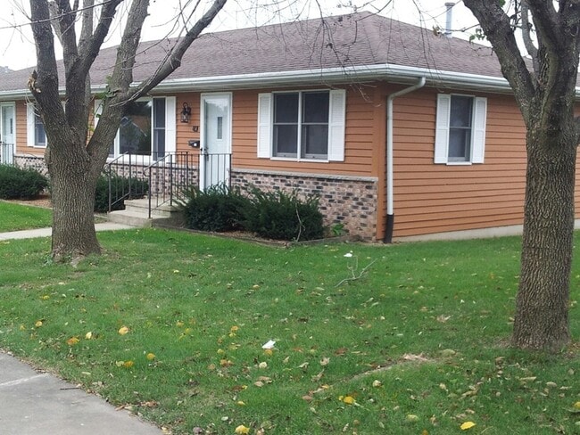 Photo - 423 W 2nd Pl