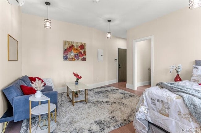 Living room Studio - Dearborn Apartments