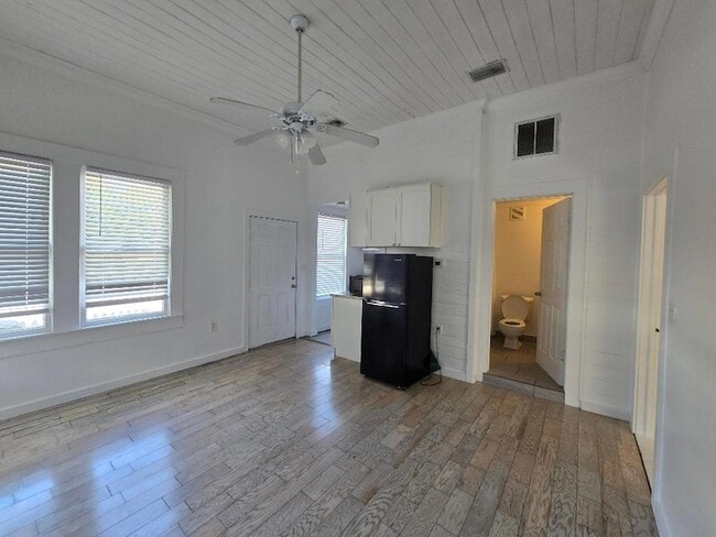 Photo - 301 S 7th St