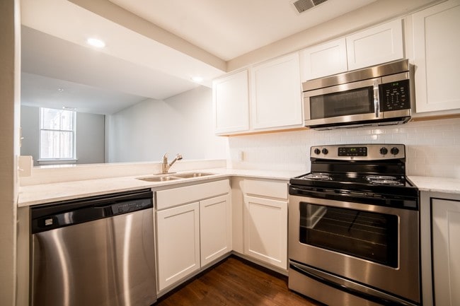 Turnverein Kitchen - The Continental Towers at Vermont Place