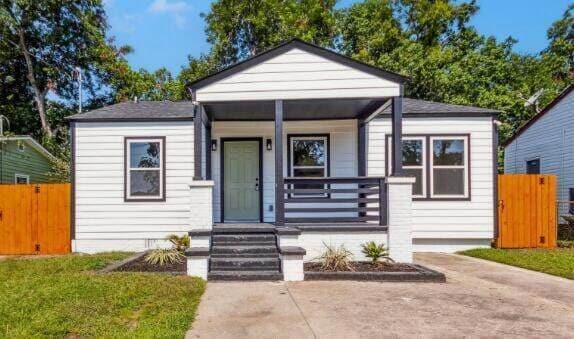 Building Photo - 2136 Commander Rd