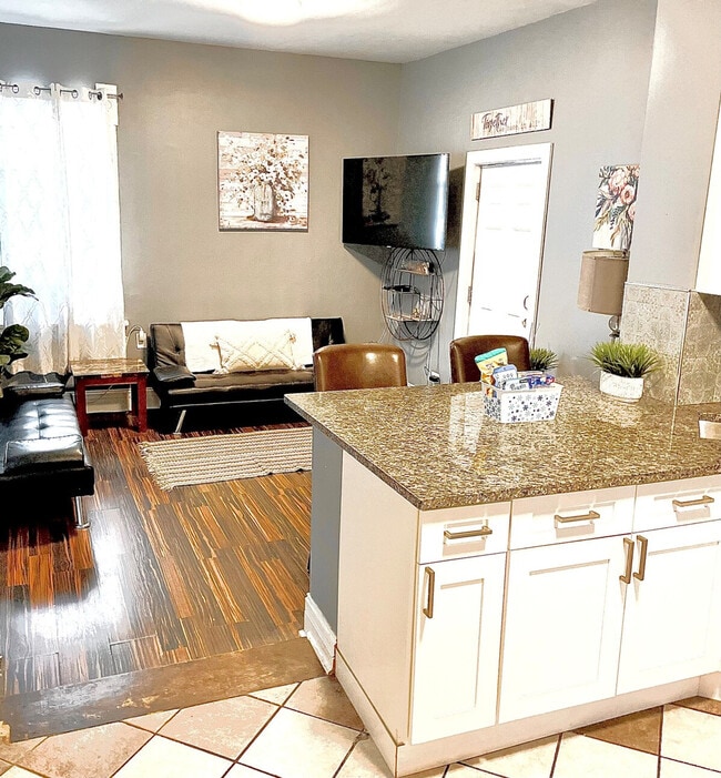 Building Photo - 2869 W 21st St Unit SI FL2-ID1508015P