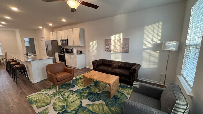 Building Photo - 157 Roxanne Dr Unit ID1344194P