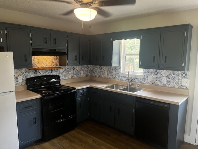 Photo - 1822 Carneal Ln
