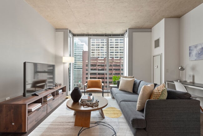 Building Photo - 215 W Lake St Unit ID1029625P