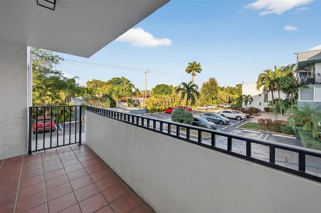 Building Photo - 2465 SW 18th Ave Unit 3206