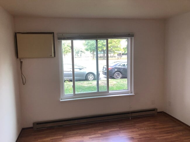 Living room - Park Meadow Apartments