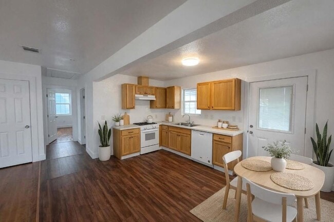 Photo - 4611 Milburn Ln