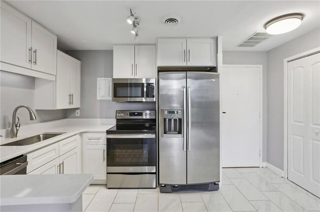 Photo - 3060 Pharr Ct N Northwest Unit 612