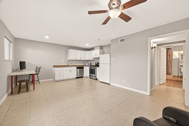 Building Photo - 1529 Wirt Rd Unit 1