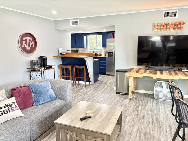 Photo - 1105 Glade St Unit ID1328055P