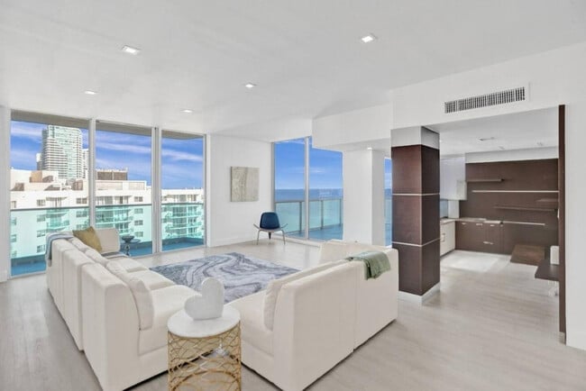 Building Photo - 4001 S Ocean Dr Unit ID1352861P