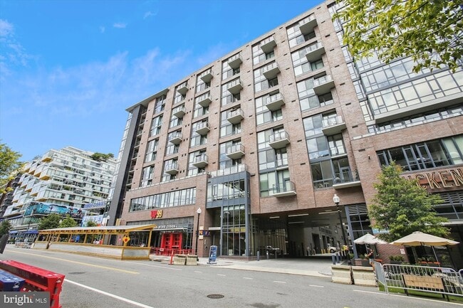 Photo - 70 N St SE Unit N814