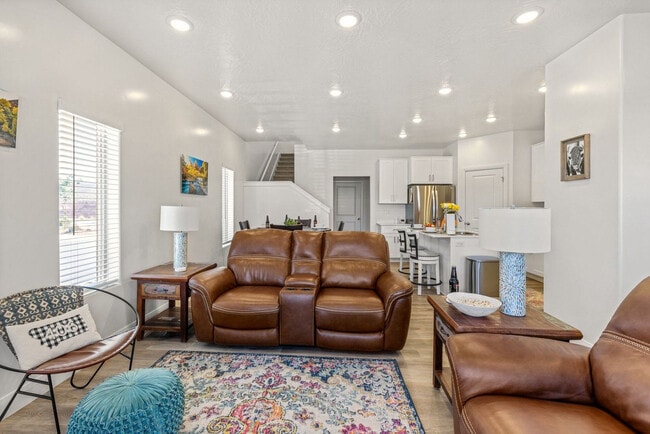 Photo - 350 W Old Hwy Unit ID1389632P