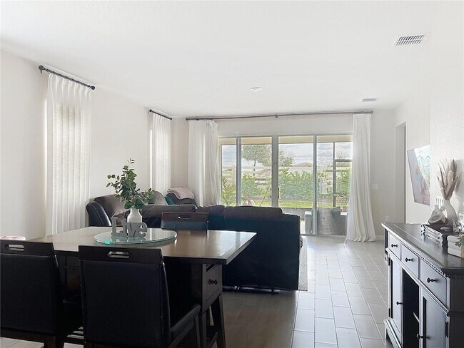 Photo - 951 Griffon Ave