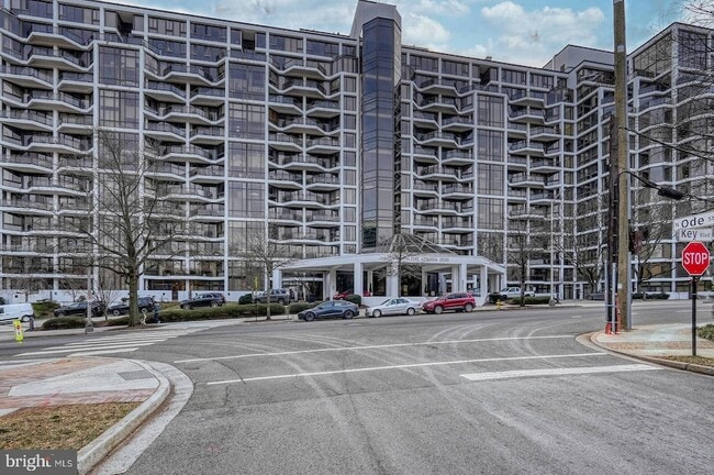 Building Photo - 1530 Key Blvd Unit 1202