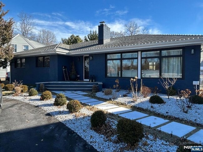 Building Photo - 126 Riverside Ave