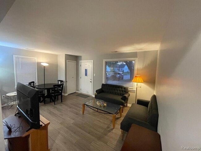 Photo - 6102 Harrison St