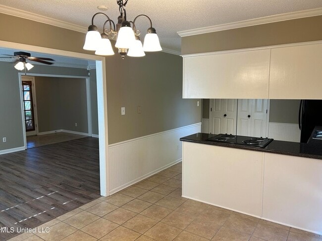 Photo - 960 Clarington Dr