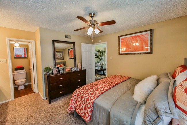 Photo - Oaks at Greenview