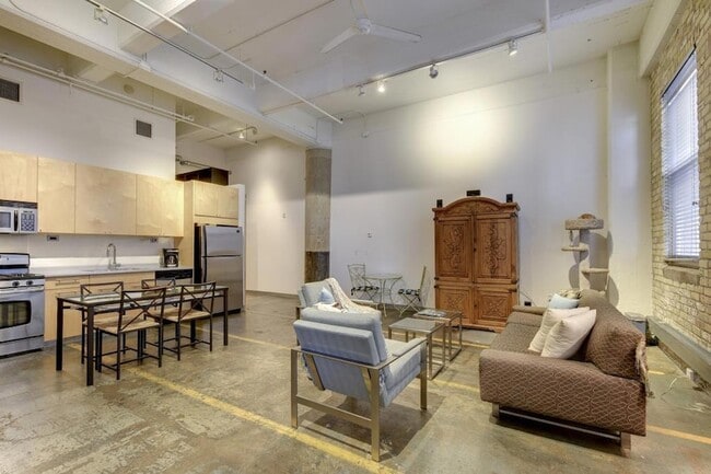 Photo - 700 N Washington Ave