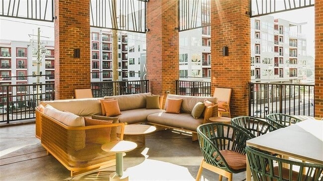 Photo - 780 Memorial Dr SE