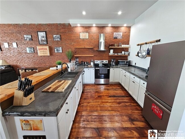 Photo - 321 N Union St