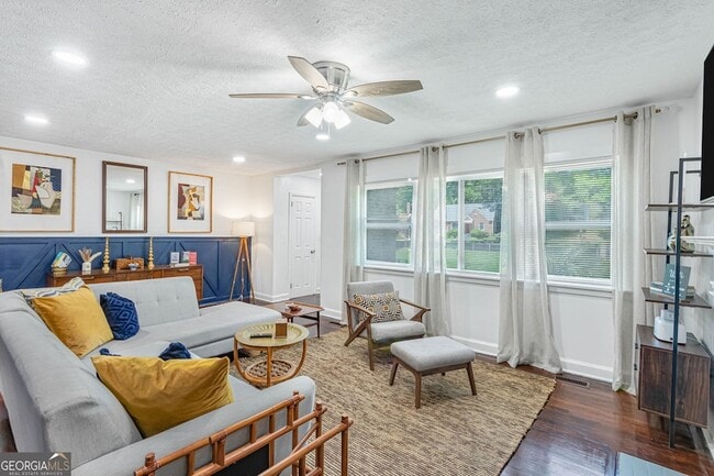 Photo - 2100 Cascade Rd