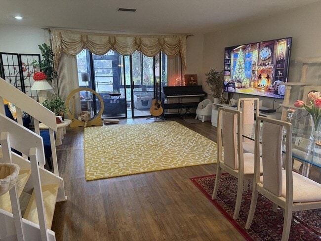 Building Photo - 4587 Carambola Cir S