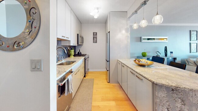 Photo - 8 Whittier Pl Unit GO ID1238047P