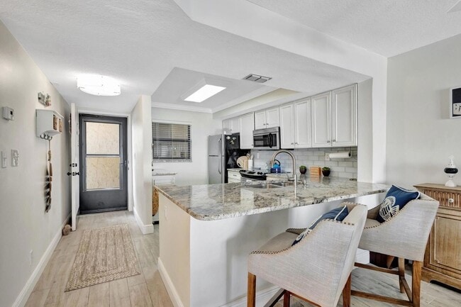 Building Photo - 9400 S Ocean Dr Unit 405