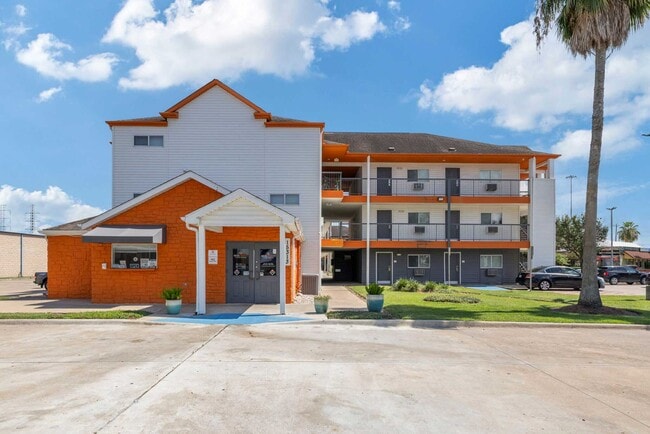 Exterior – Main Entrance - Siegel Select Houston