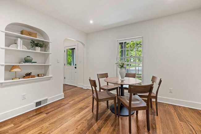 Photo - 319 W Holly St Unit SI ID1532573P