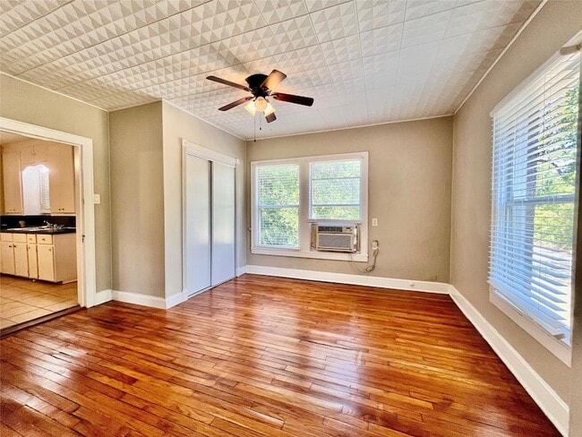 Photo - 701 W Sycamore St