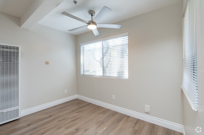 1BR, 1BA - 750SF - Dining Room - Mountainview Venture
