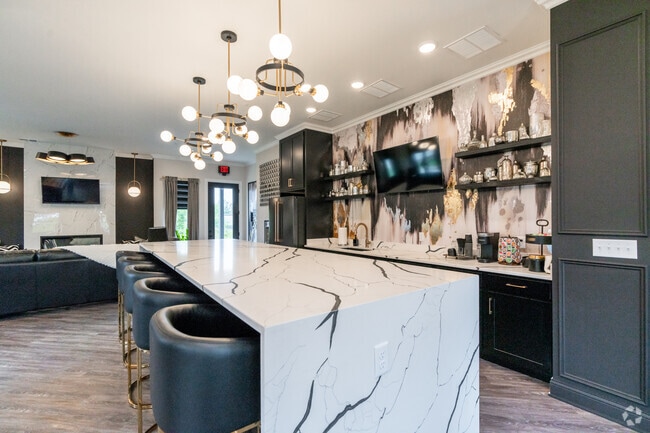 Flats on 10th - Clubhouse - Flats on 10th