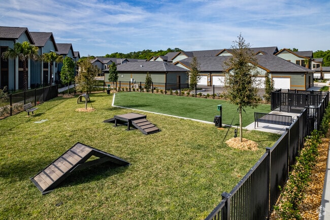 Dog Park - Canter Luxury Apartment Homes