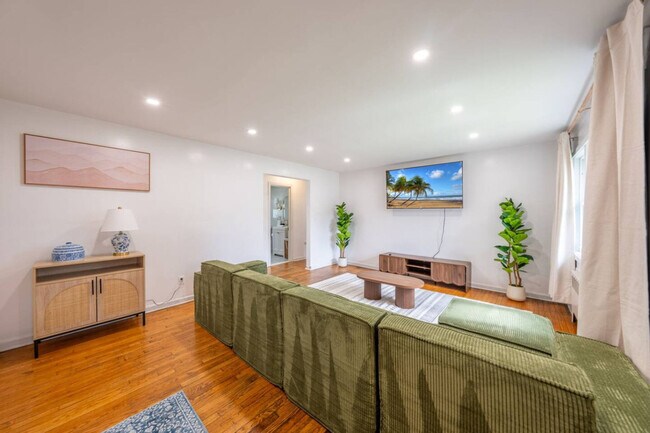 Photo - 810 Walnut St Unit ID1357413P