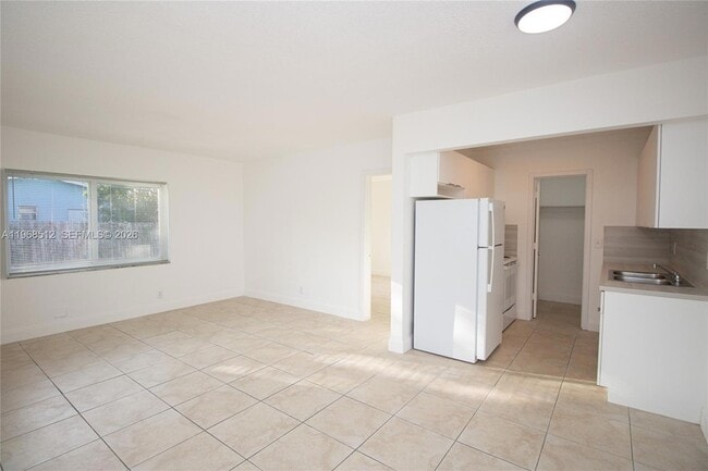 Photo - 831 NW 1st Ave Unit 4