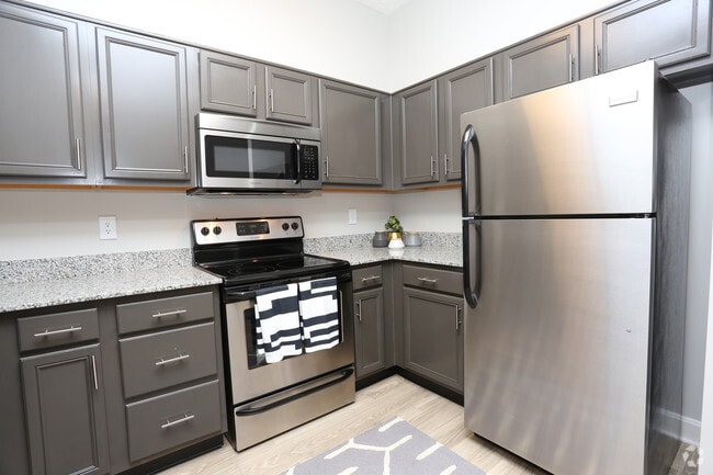 1BR, 1BA - 867 SF - The Aspendale - Kitchen - Aspenwood Apartments