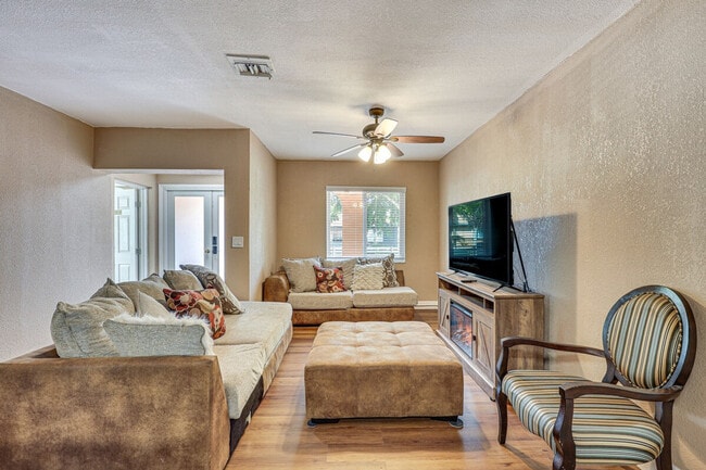 Building Photo - 2934 NW 66th St Unit ID1307107P