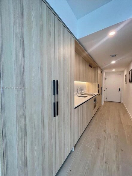 Building Photo - 225 N Miami Ave Unit 3106