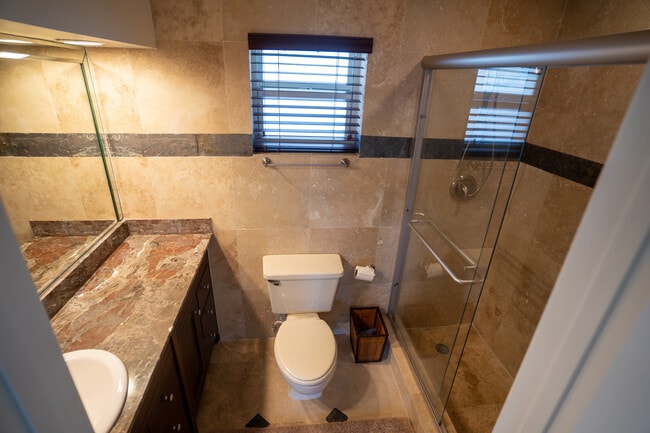 Photo - 3221 NE 15th St