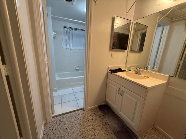 Photo - 9450 Live Oak Pl Unit 306