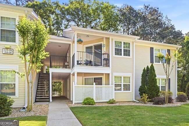 Photo - 728 Ridgefield Dr